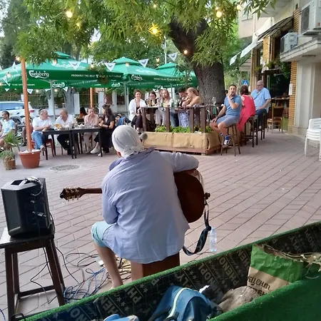 Budget With Breakfast * Warna